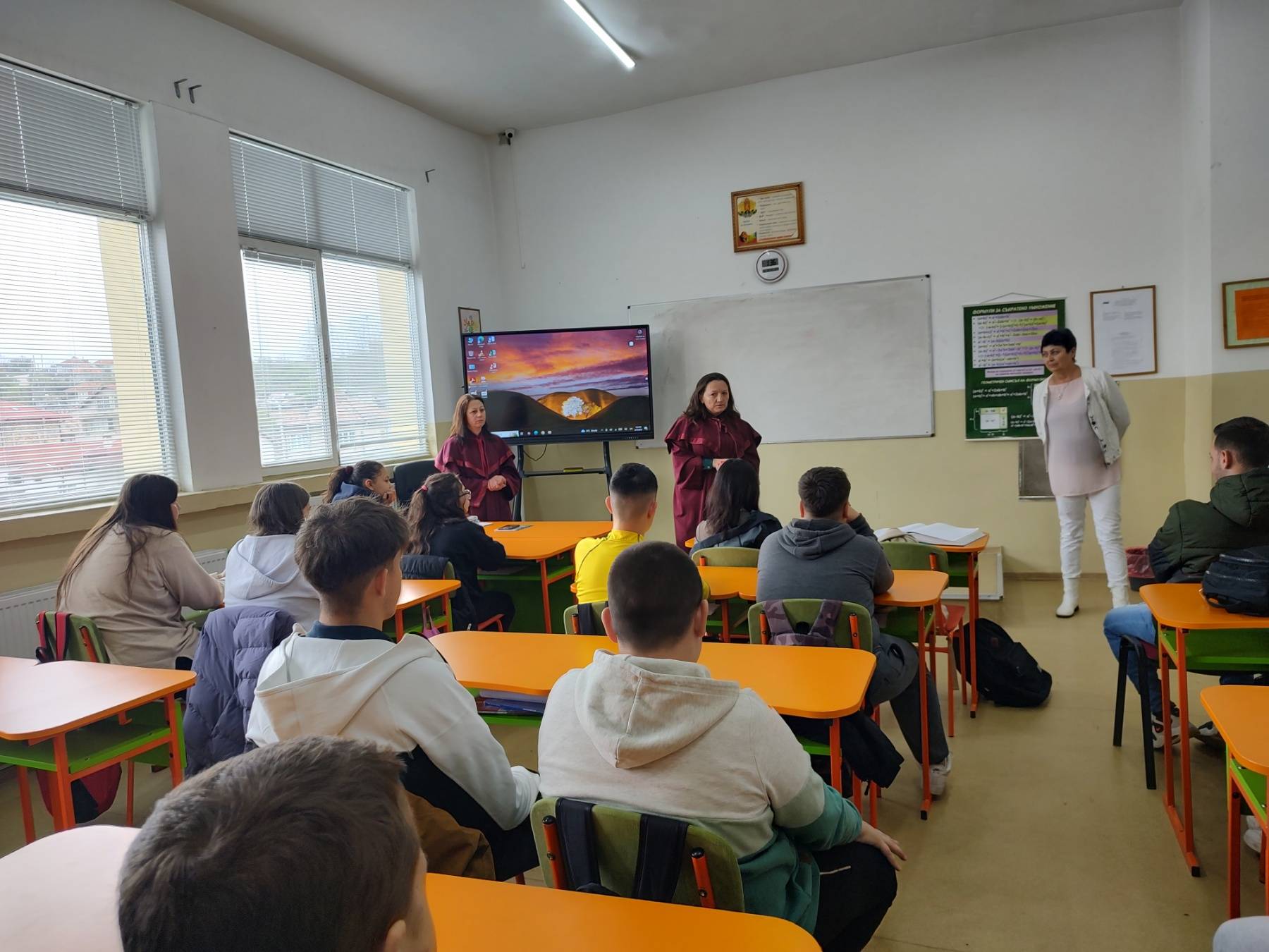  Ден на отворените порти в прокуратурата в Разград, прокурори гостуваха на възпитаници от СУ 